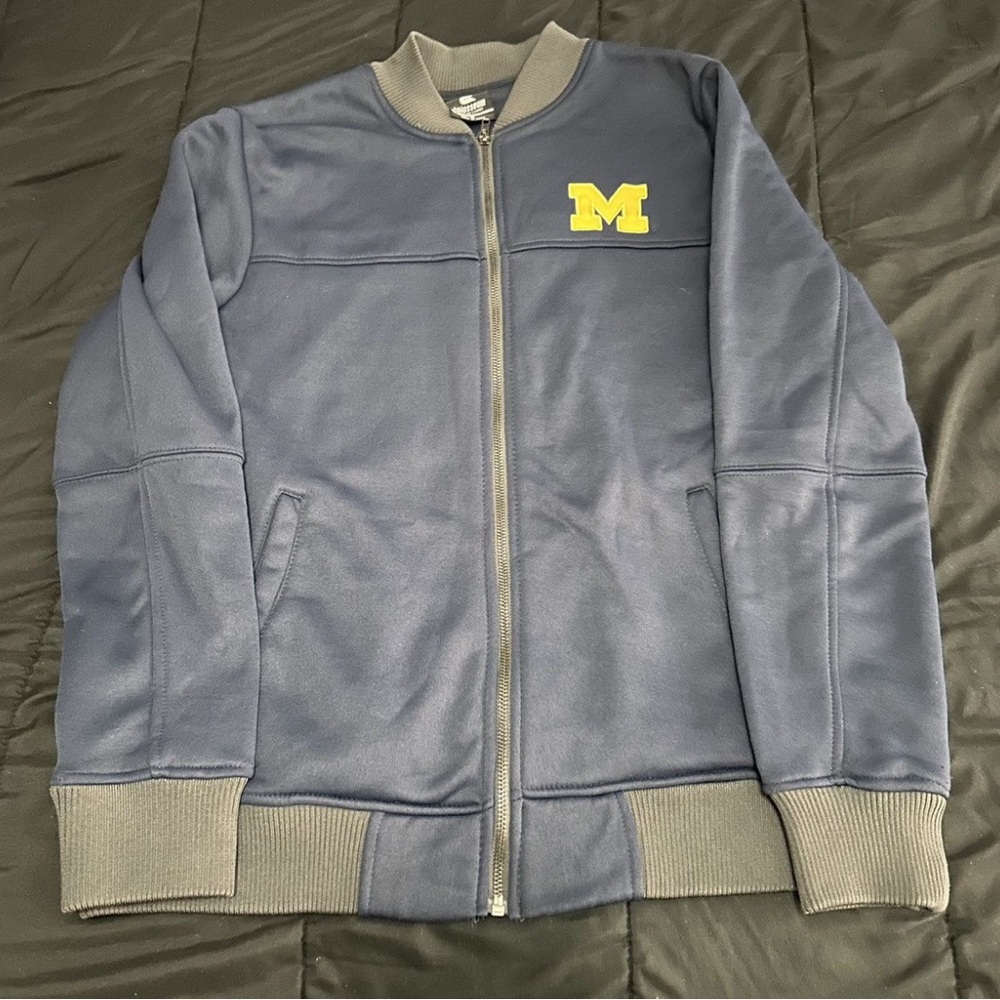 Colosseum Michigan State universirty zip up sweater